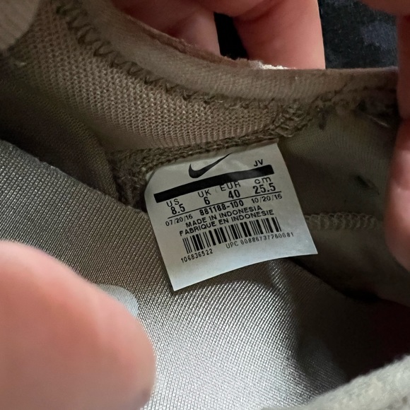 8.5 tan womens nikes - Picture 7 of 8